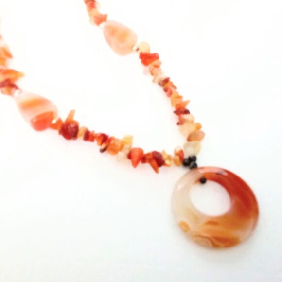 Vintage Orange Agate Chip Circle Pendant Necklace - Picture 5 of 7